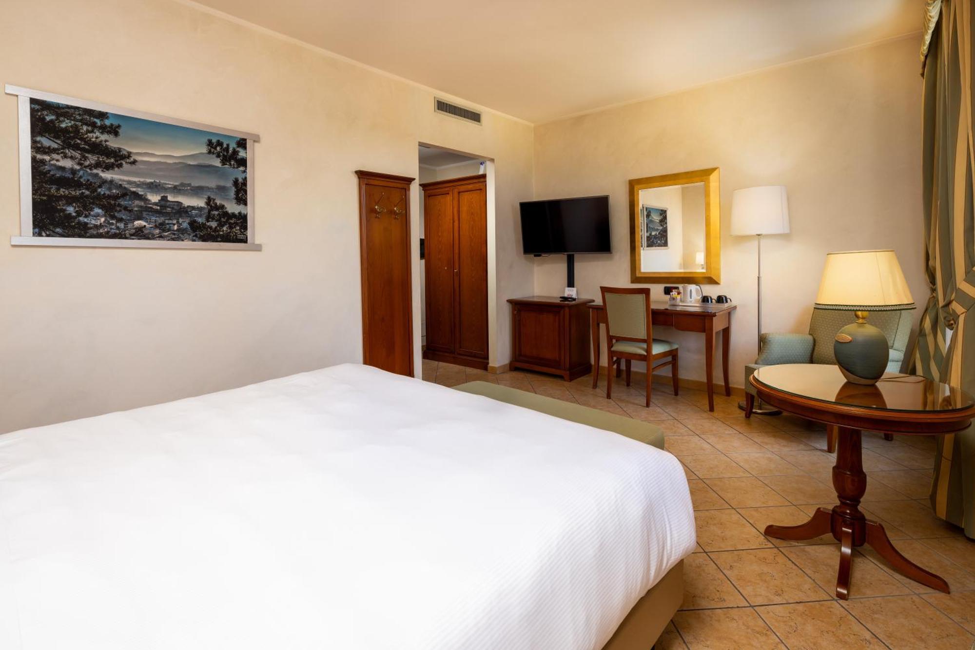 Best Western Plus Hotel Le Rondini San Francesco al Campo Exterior photo